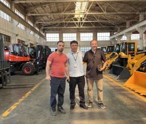 American Clients Tour Excavator Factory at Jining Fulton Machinery