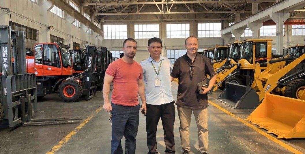 American Clients Tour Excavator Factory at Jining Fulton Machinery